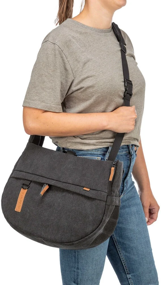 BE Nordic Frontväska Ingrid Svart 40cm