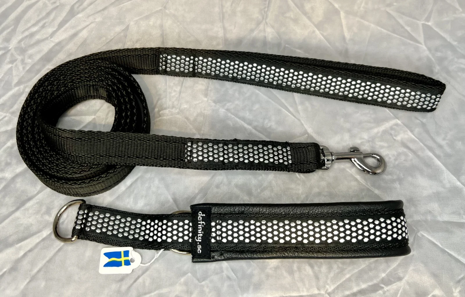 Definity Halsband i äkta skinn med Silver Diamond brodyr