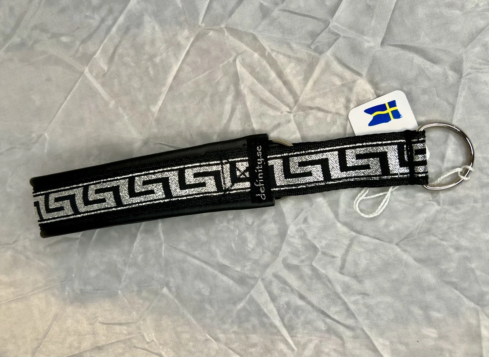 Definity skinnhalsband med brodyr Silver Greek 1