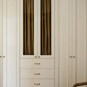 Garderobsdörrar i ask, med ram och dekorlist – 75×195 cm ( 2×37 cm)