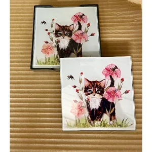 Glasunderlägg kattunge och rosa blommor