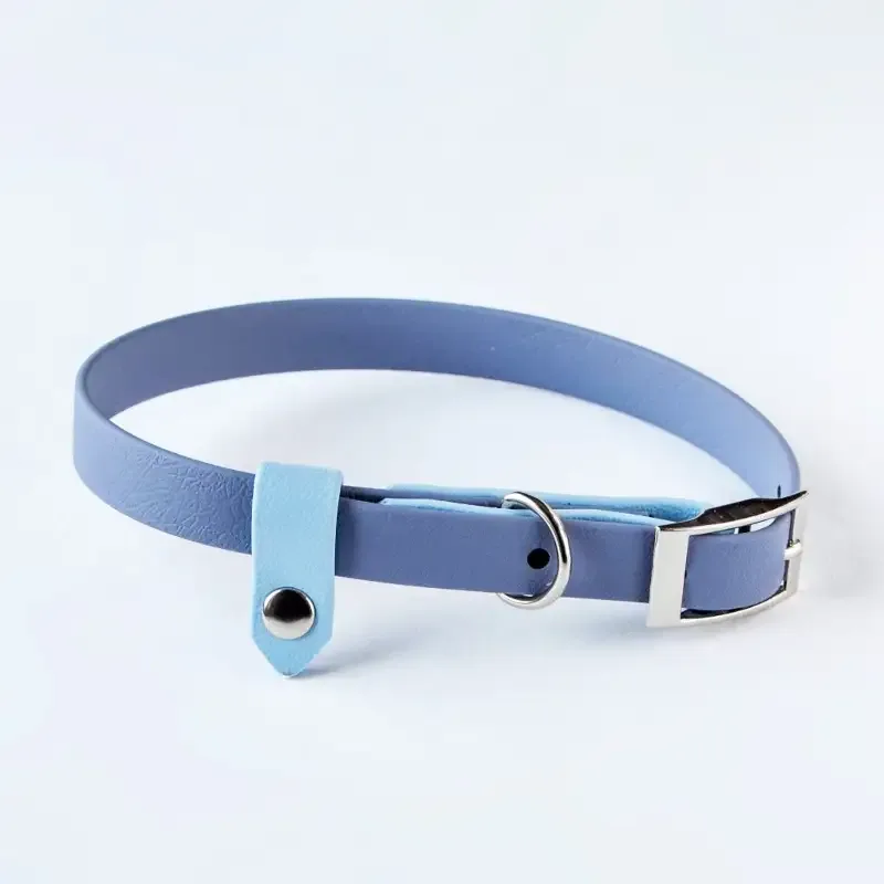 Halsband i Biothane Ljus Grå & Pastell Blå med beslag i silver