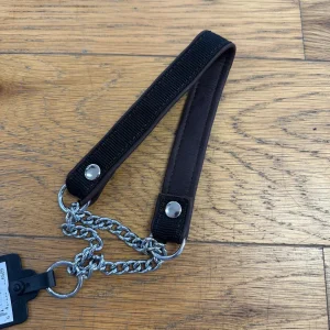 Halvstryp Mörkbrun/svart med en silver kedja 43-55cm