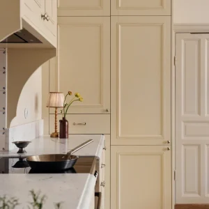 Ramlucka i ask med dekorlist, för högskåp – 60×100 cm